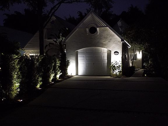 3rd image of 821 Huntington Ct