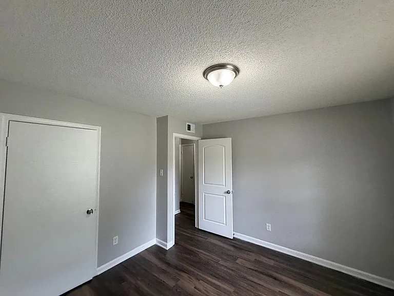 1271 Chickamauga Ave — Photo 11