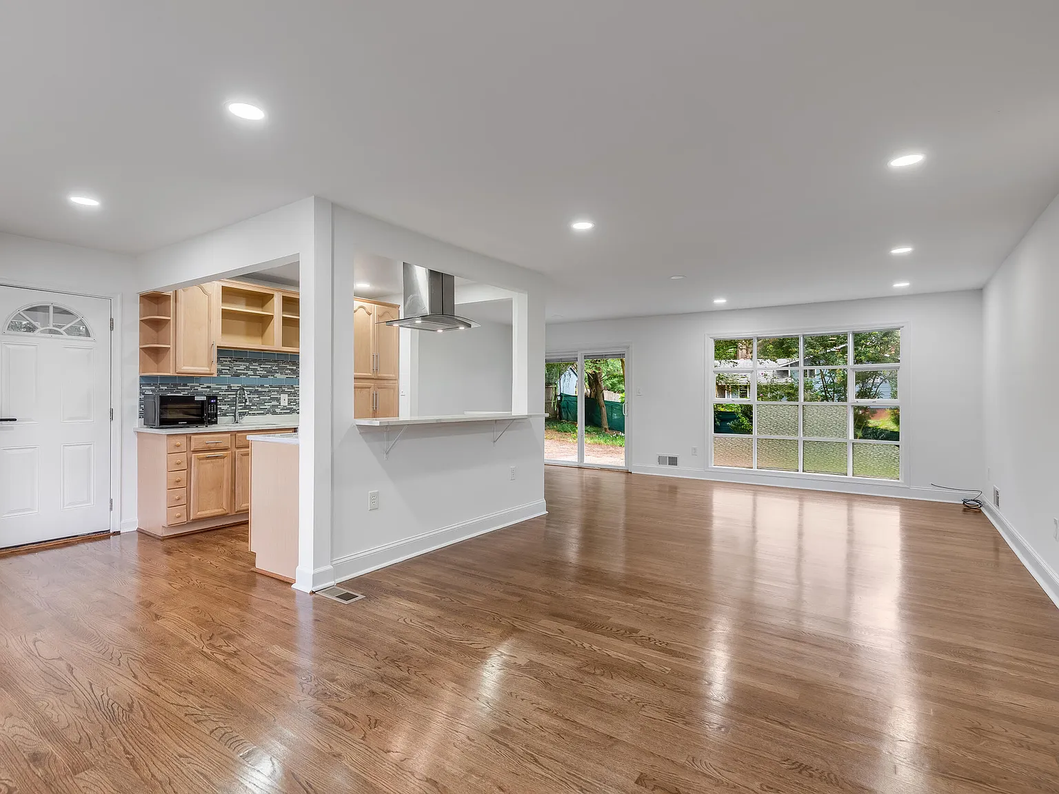 5 bed, 2806 sqft, $4,100 — Photo 4
