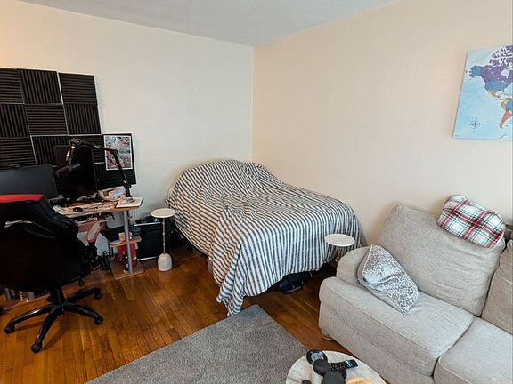 5th image of 364 Riverway APT 5