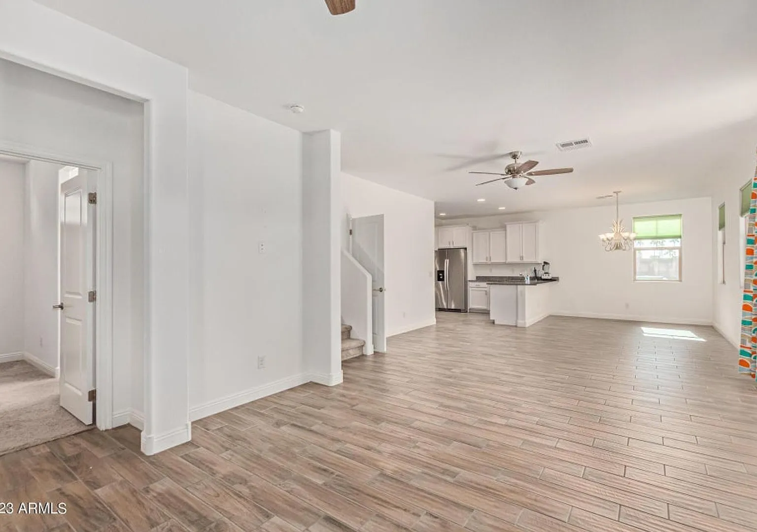 Gorgeous 4 bedroom, 3.5 bath w/2 car garage. Great location in Mesa! — Photo 3