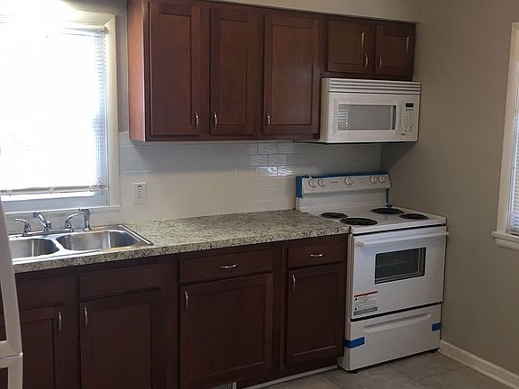 3rd image of 364 Greenvale Dr