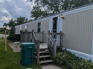 3905 Cedar Knoll Cir, Waterloo, IA 50701