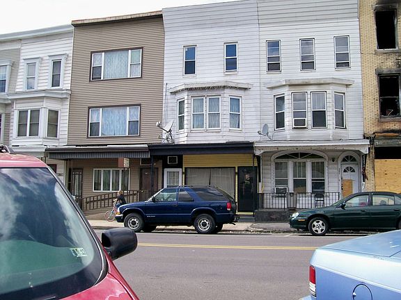 5th image of 327 E Centre St