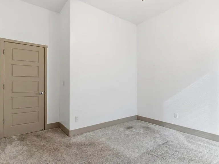 434 E Tyler Ct — Photo 22
