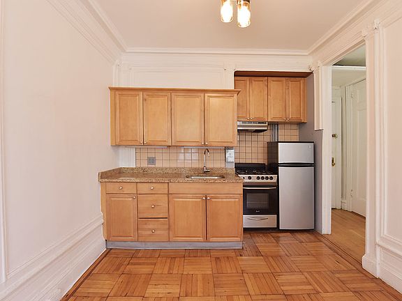 5th image of 151 E 19th St APT 33