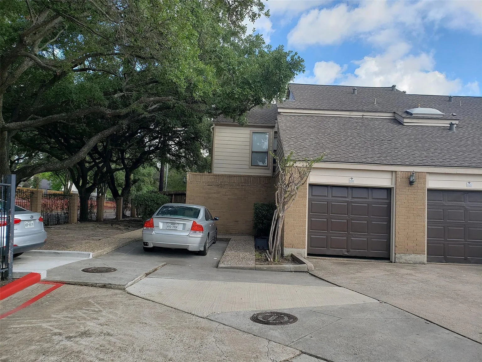 2 bed, 1.0 bath, 945 sqft, $1,350 — Photo 1