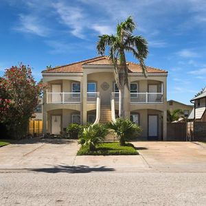 119 E Bahama St #4, South Padre Island, TX, 78597
