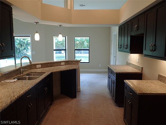 4th image of 146 SE 18th Terrace Cpe