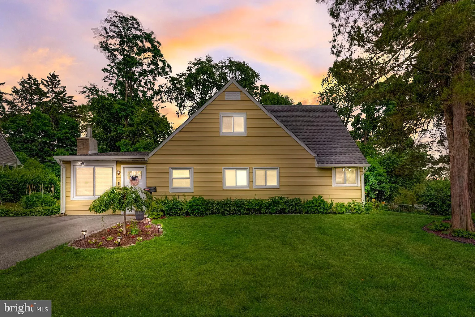 85 Hawthorne Ln photo 1