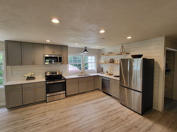 4th image of 213 Lipton Ln
