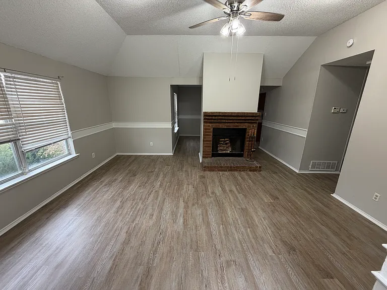 1519 Windmill Ln — Photo 9