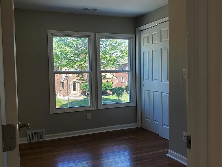952 Lilley Ave — Photo 16