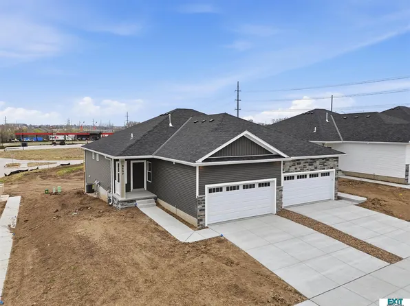8537 Lost Arrow Ct, Lincoln, NE 68507