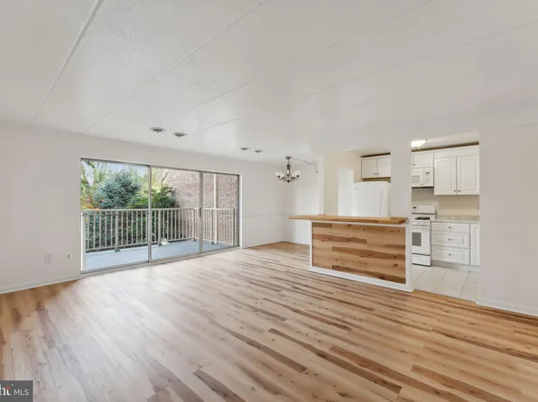 2624 Wagon Dr #306-3B, Alexandria, VA 22303