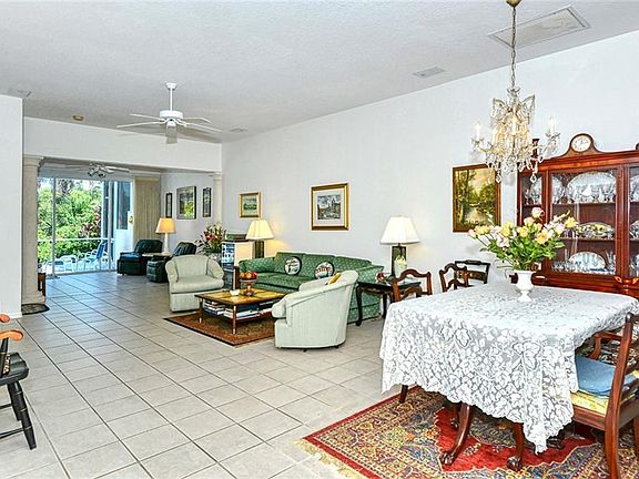 3rd image of 9409 Forest Hills Cir