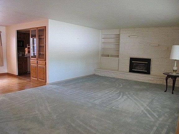 3rd image of 2420 Calkins Ave
