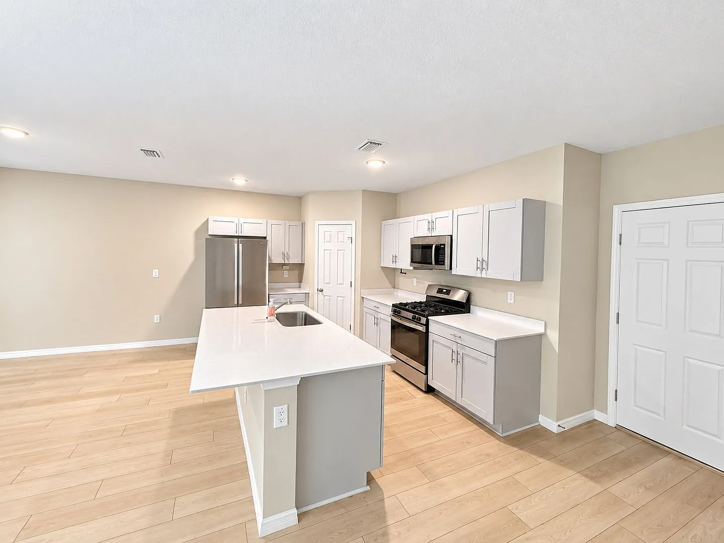 4BR Home | Waterset Community | Apollo Beach — Photo 3