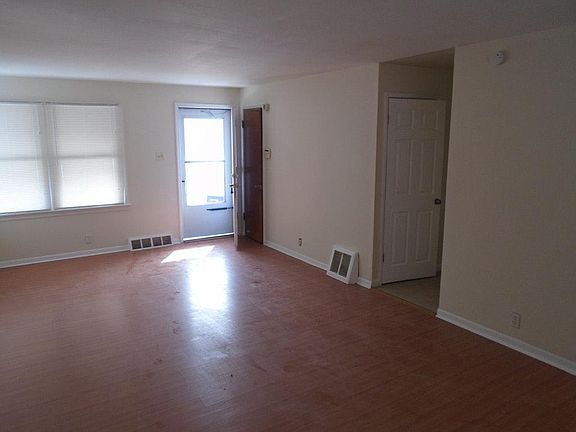 3rd image of 10161 Coburg Lands Dr