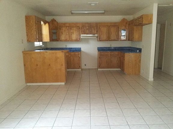 3rd image of 626 E Santa Gertrudis Ave