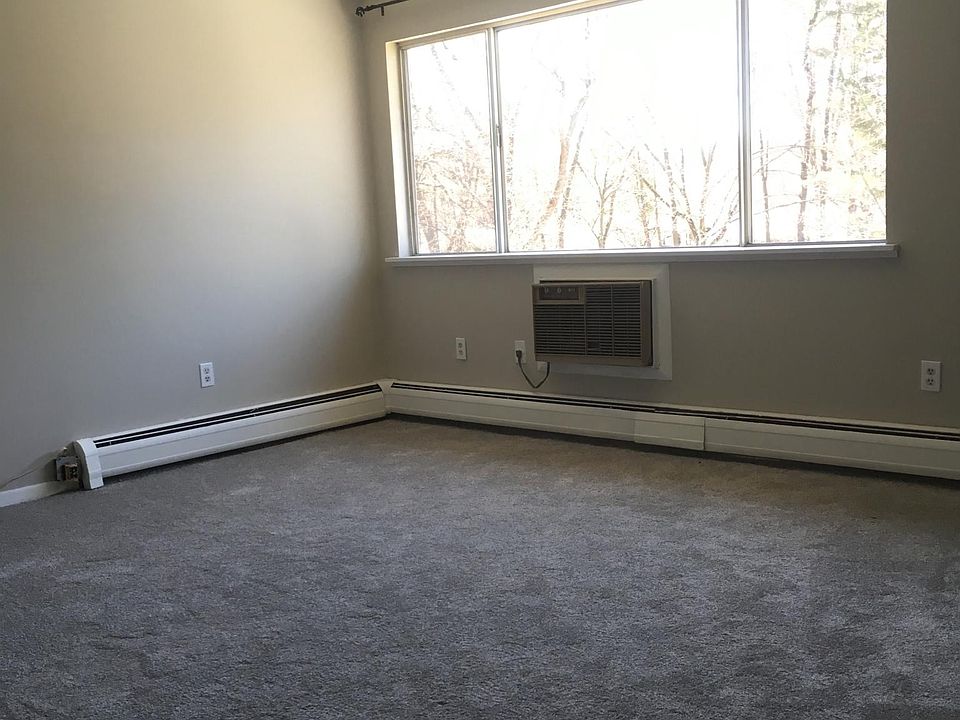 Large living room. New carpet, fresh paint!