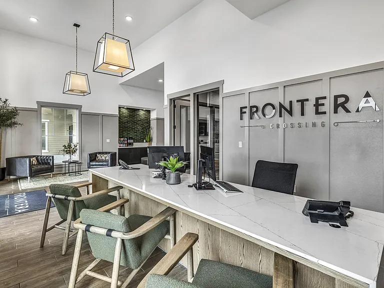 Frontera Crossing — Photo 39