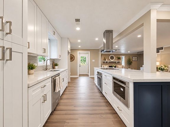 4th image of 5026 Saxon Dr