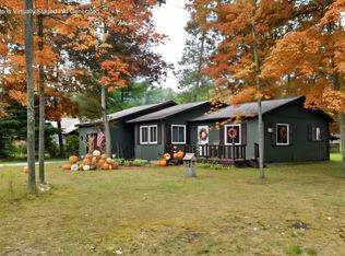 110 Acorn Ln, Houghton Lake, MI 48629