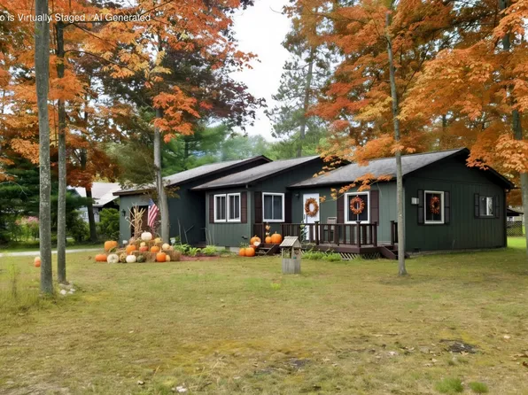 110 Acorn Ln, Houghton Lake, MI 48629