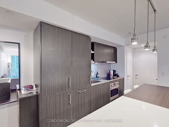 3rd image of 88 Harbour St #1006