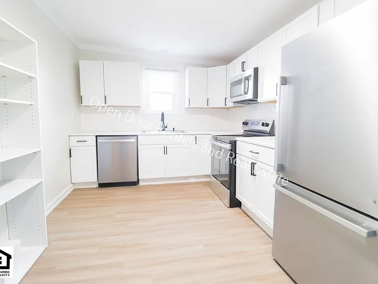 2323 Fox Ave — Photo 4