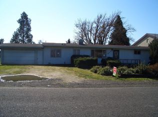 830 Lawnsdale Rd, Medford, OR 97504