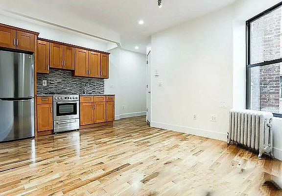 2nd image of 716 Jefferson Ave #B4