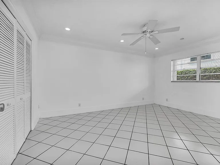 2427 Sea Island Dr — Photo 32
