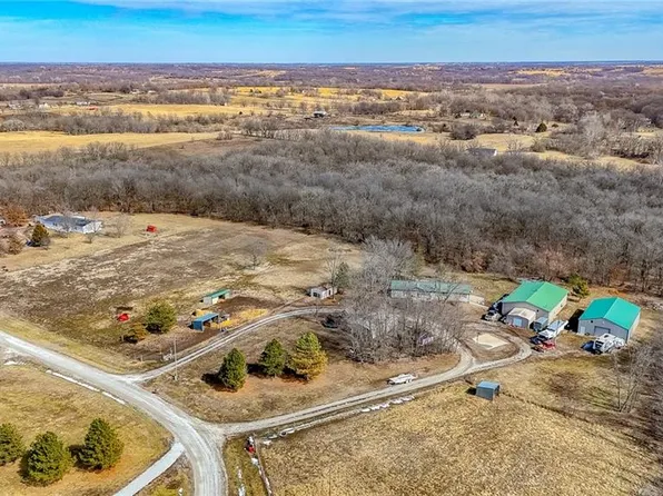 587 NW 1061st Rd, Holden, MO 64040