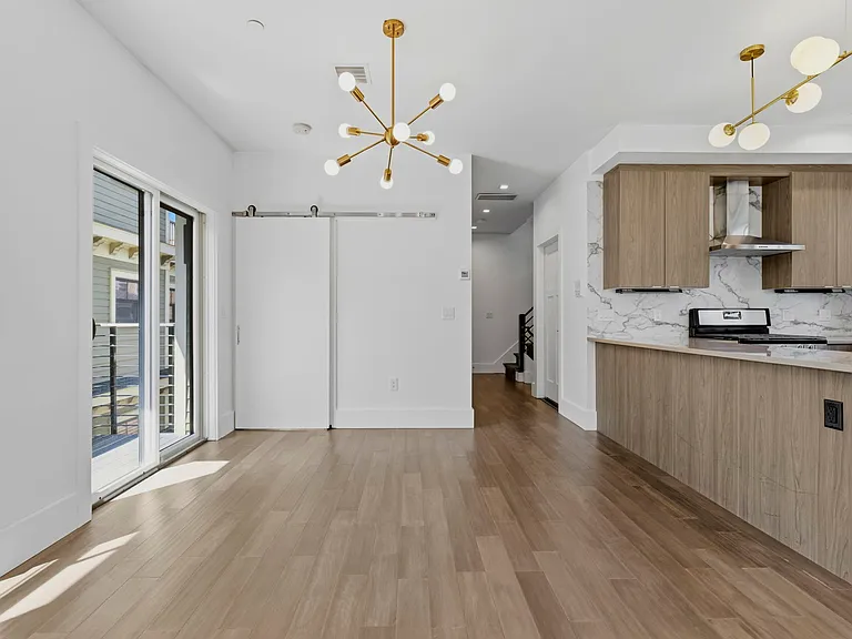 10 Spring Garden St #3 — Photo 9