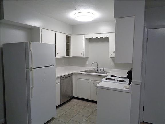 4th image of 3312 Taft Park #B