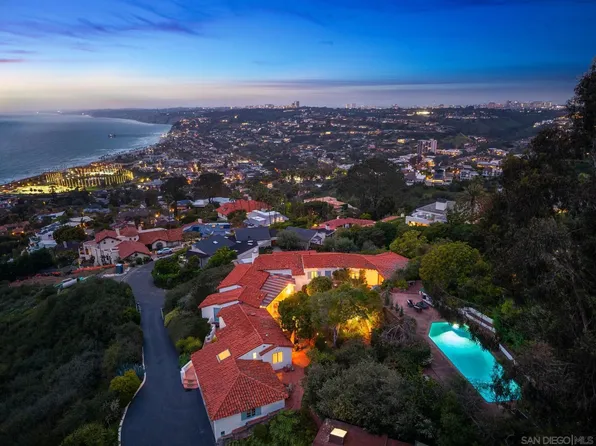 7520 Hillside Dr, La Jolla, CA 92037