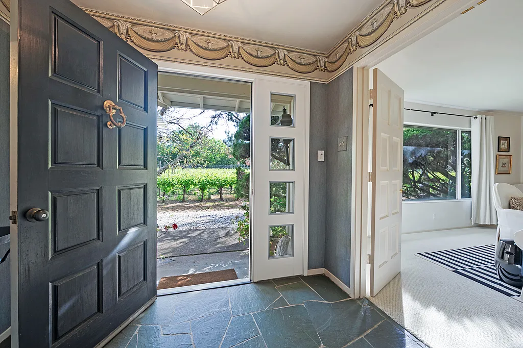 3 bed, 1966 sqft, $4,850 — Photo 3