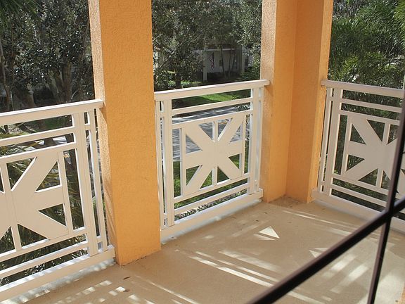 5th image of 215 Soriano Dr