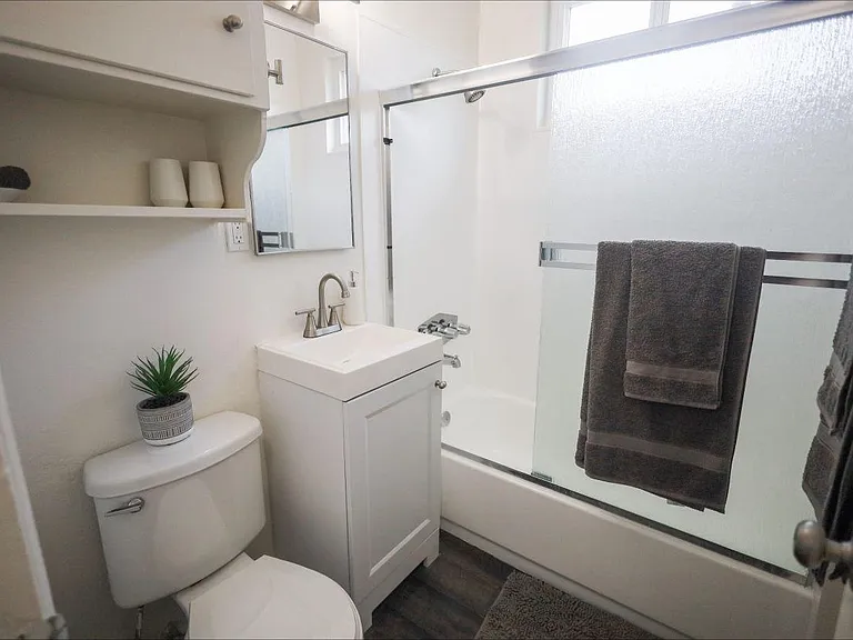 Imperial Village Apartments — Photo 3