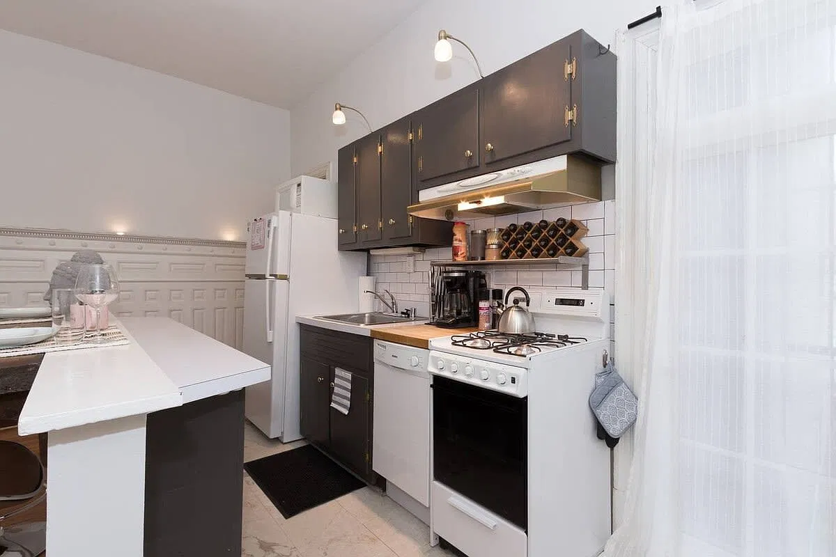 Studio, 500 sqft, $3,300 — Photo 4