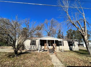 611 E Gardner St, Benton, IL 62812