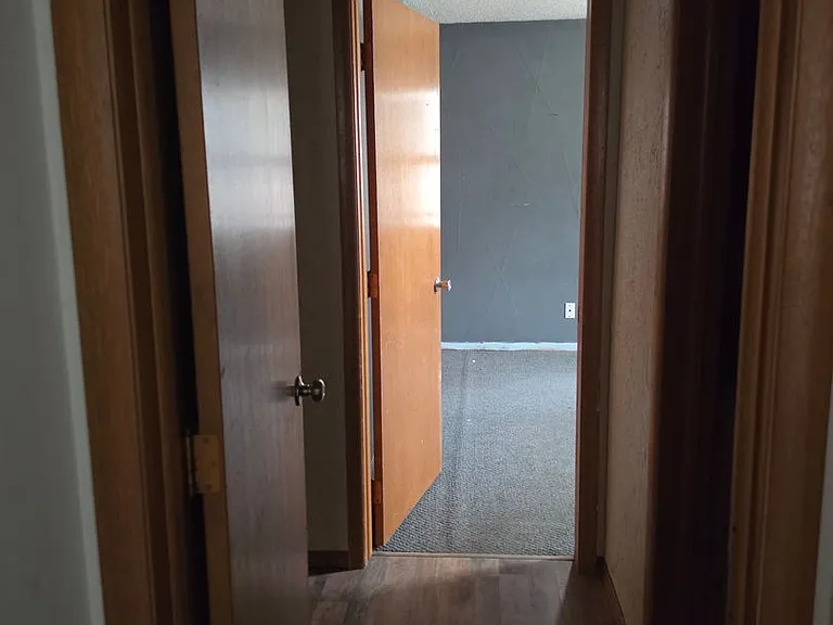 3008 S Phillips Ave — Photo 2