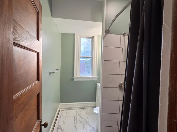 608 E Monroe St APT 2, Bloomington, IL 61701