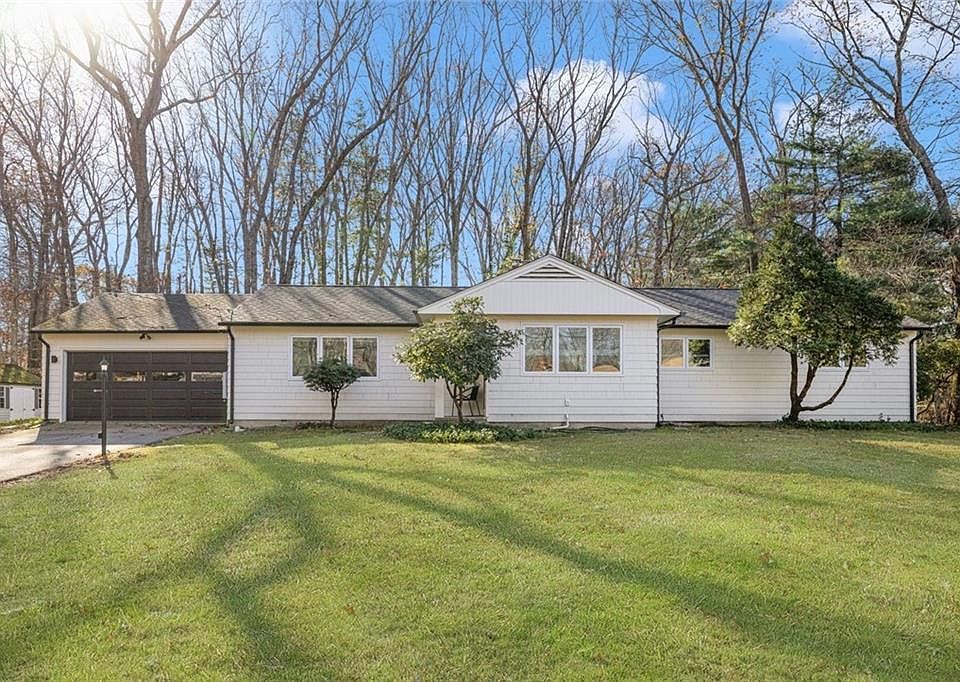 1st image of 15 Blueberry Dr