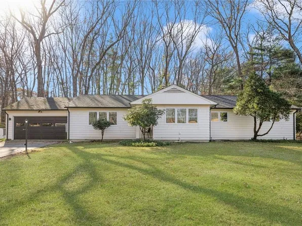 15 Blueberry Dr, East Greenwich, RI 02818