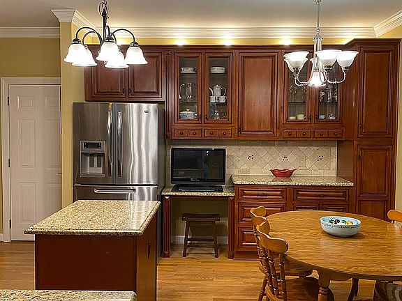 5th image of 103 Landsdowne Ct