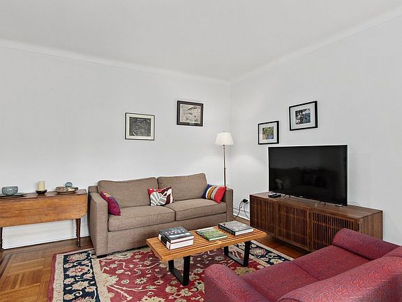 3rd image of 60 Plaza St E APT 6D