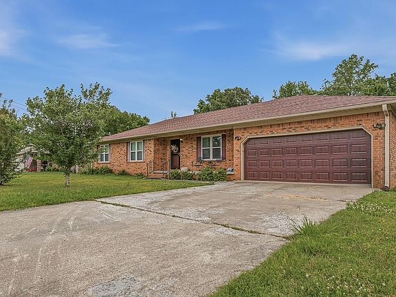 2nd image of 1303 Daniel Dr